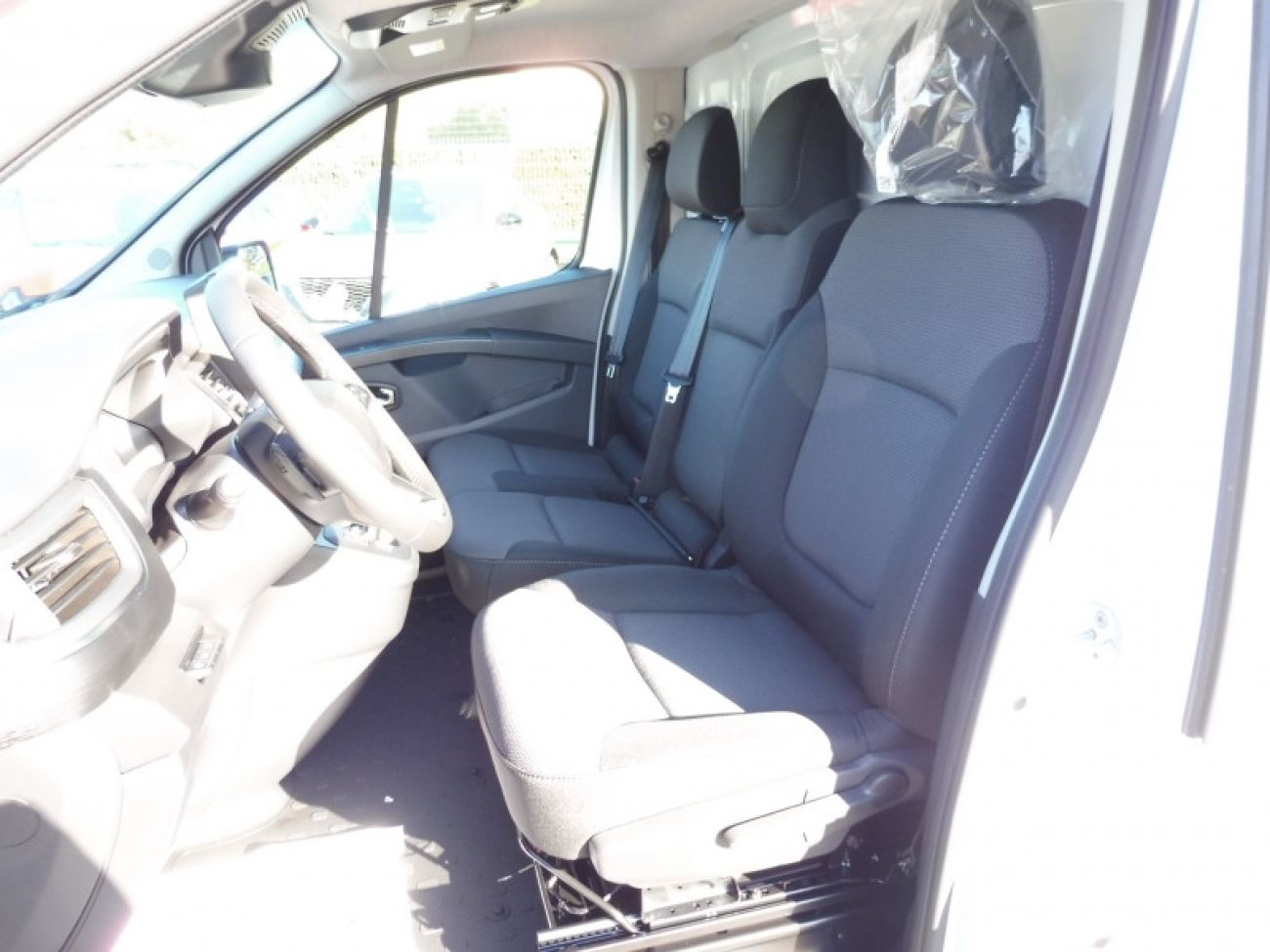 Mandataire RENAULT Trafic L2H1 3T 2.0 BLUE DCI 150CH ADVANCE EDC -24