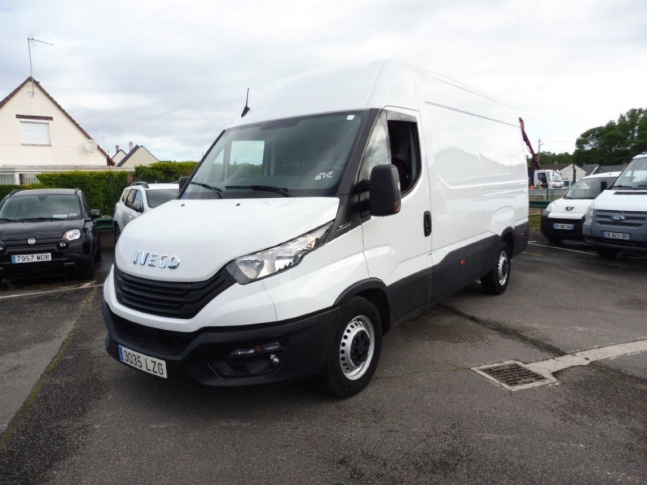 Mandataire IVECO DAILY 35S FG 35S 12M3 V16 2.3 MJET 156