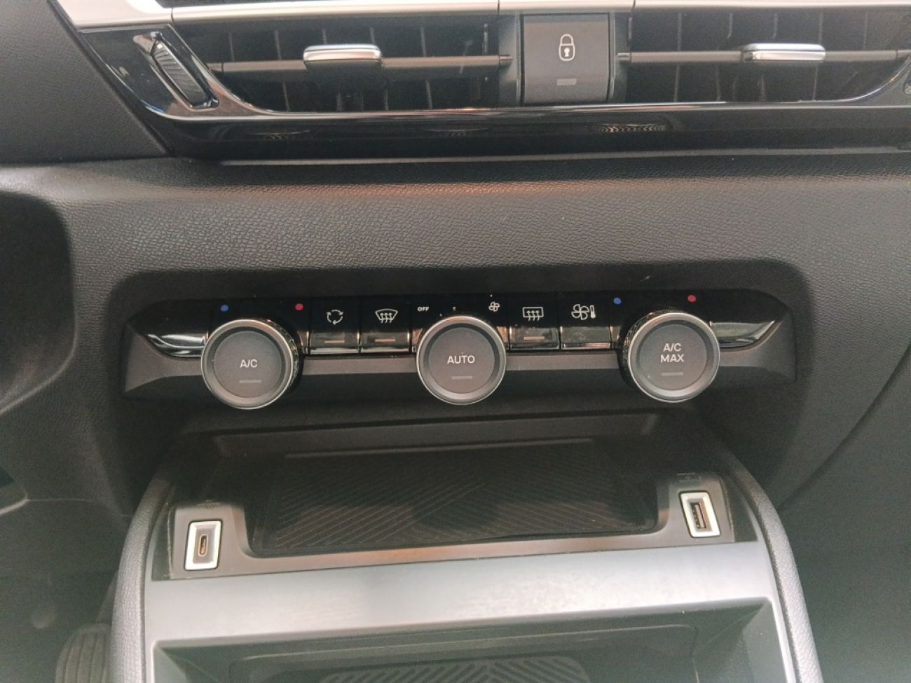 Mandataire Citroën C4 X 1.2 PURETECH 100 FEEL
