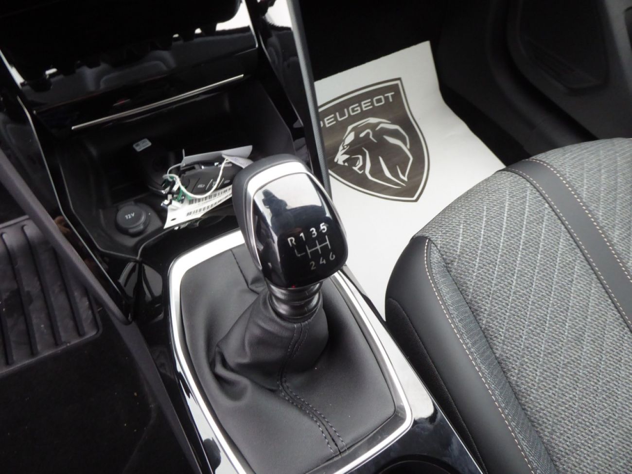 Mandataire PEUGEOT 208 1.2 100CH S&S ALLURE
