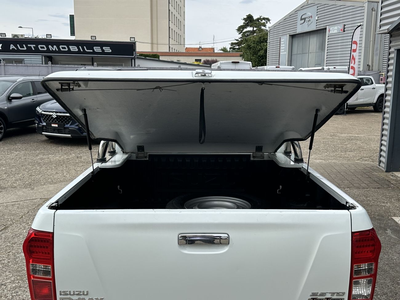 Mandataire ISUZU D-MAX 2.5 4X4 SPACE CAB SOLAR