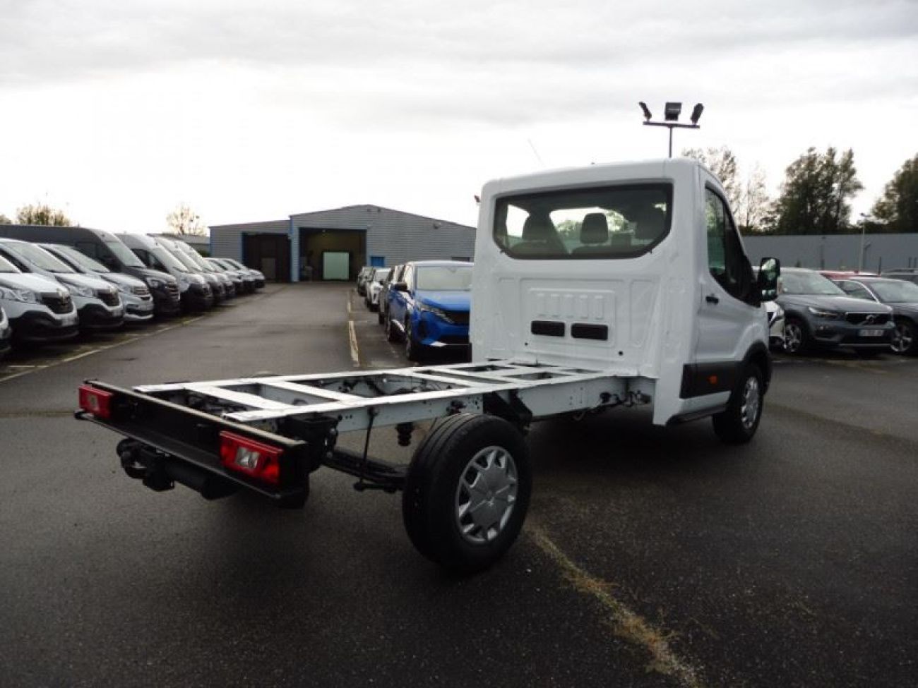 Mandataire Ford TRANSIT CCB BENNE 350 L2 2.0 ECOBLUE 130CH TREND BUSINESS