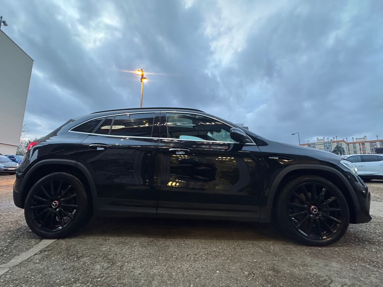 Mandataire MERCEDES-BENZ GLA 200 d 8G-DCT AMG Line edition 1 toit pano