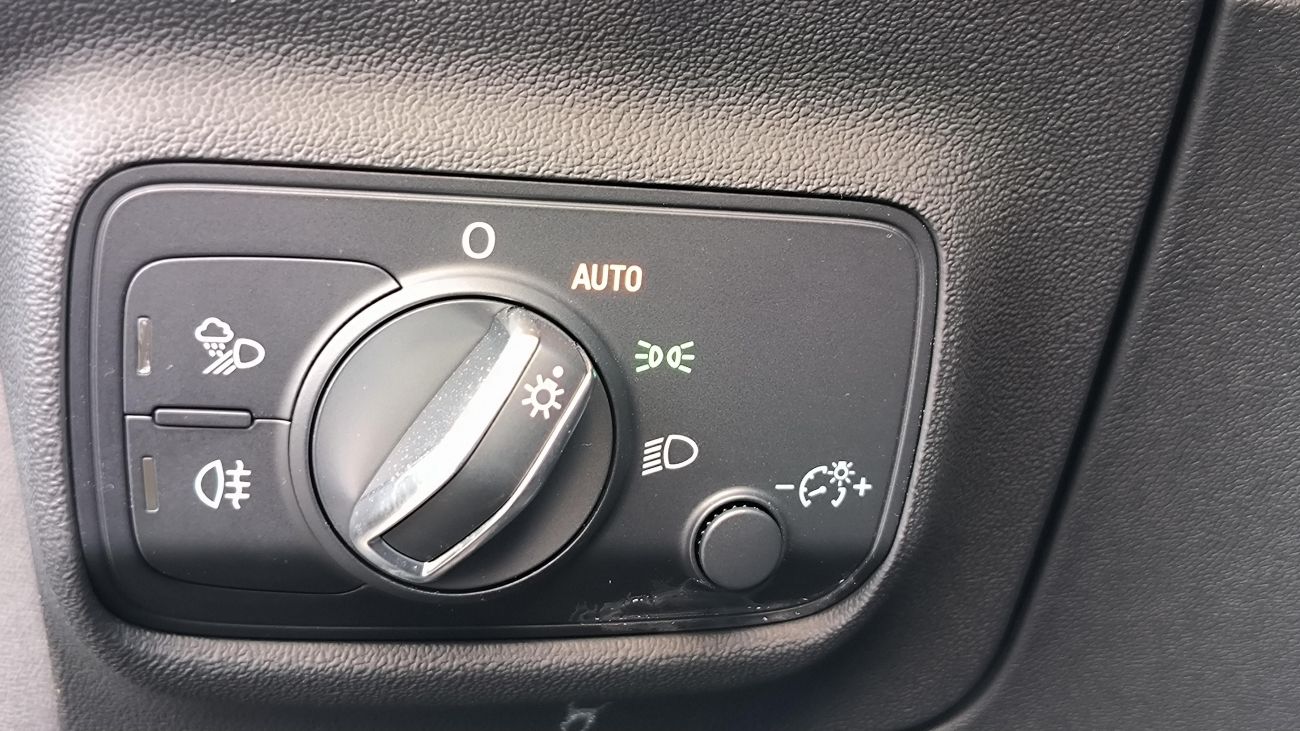 Mandataire AUDI TT ROADSTER 40 TFSI 197 S tronic 7 S line / JANTES 19 AUDI SPORT / Chauffage de nuque