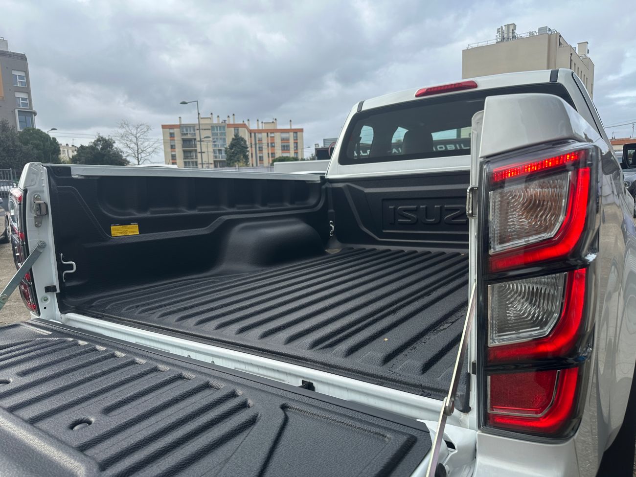 Mandataire ISUZU D-MAX N60 SPACE CAB 1.9 164 CH 4X4 BVA F+ 2P