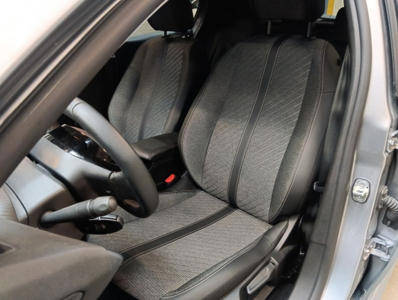 Mandataire PEUGEOT 208 1.2 100CH S&S ALLURE