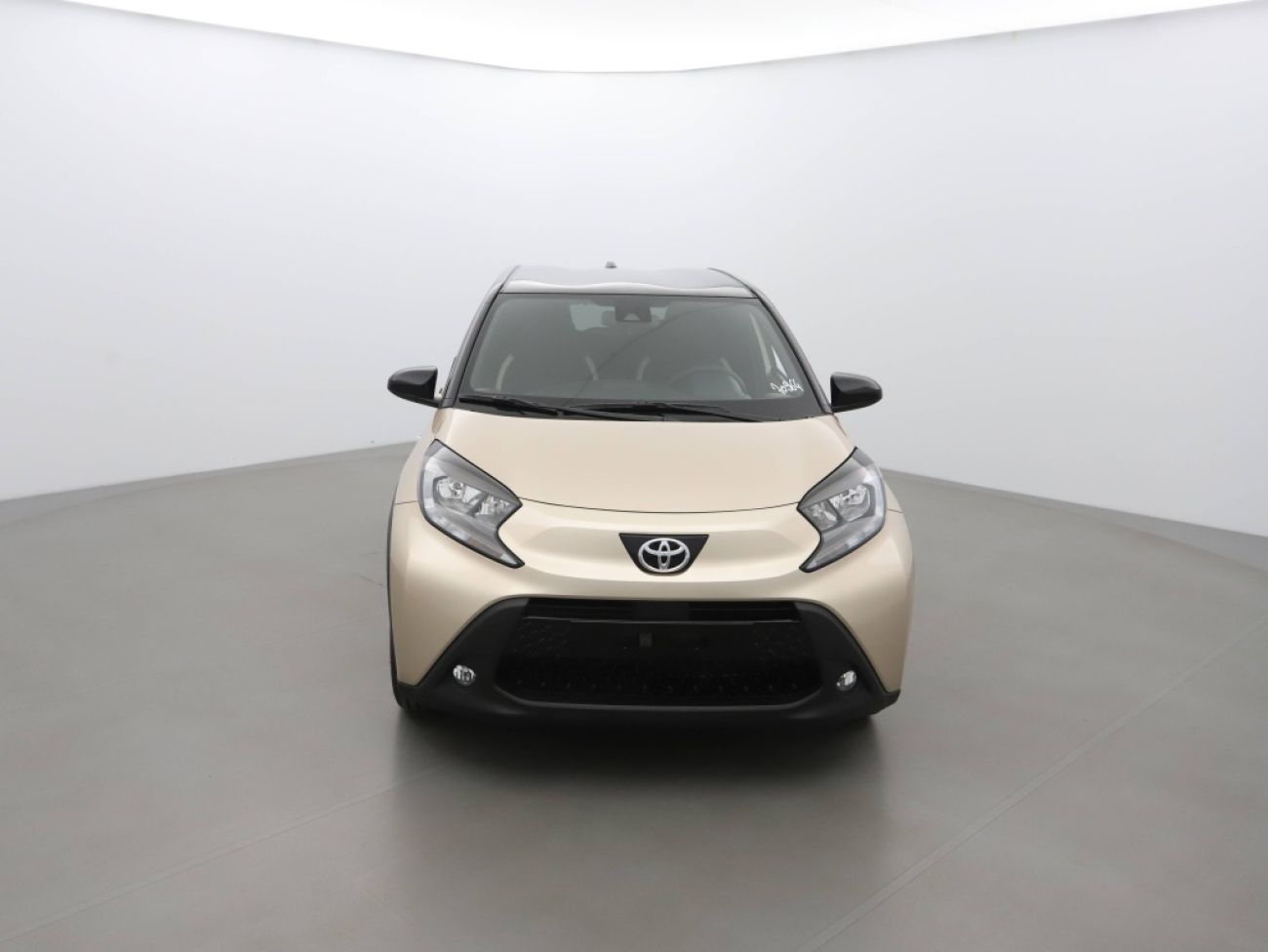 Mandataire TOYOTA AYGO X 1.0 VVT-I 72CH TEAM PLAYER