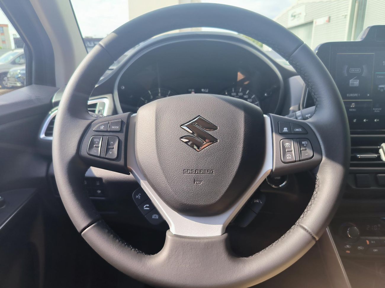 Mandataire SUZUKI S-CROSS 1.4 Boosterjet Hybrid Privilege SIEGE AVANT CHAUFFANT / DETECTEUR ANGLES MORTS / CAMERA DE RECUL