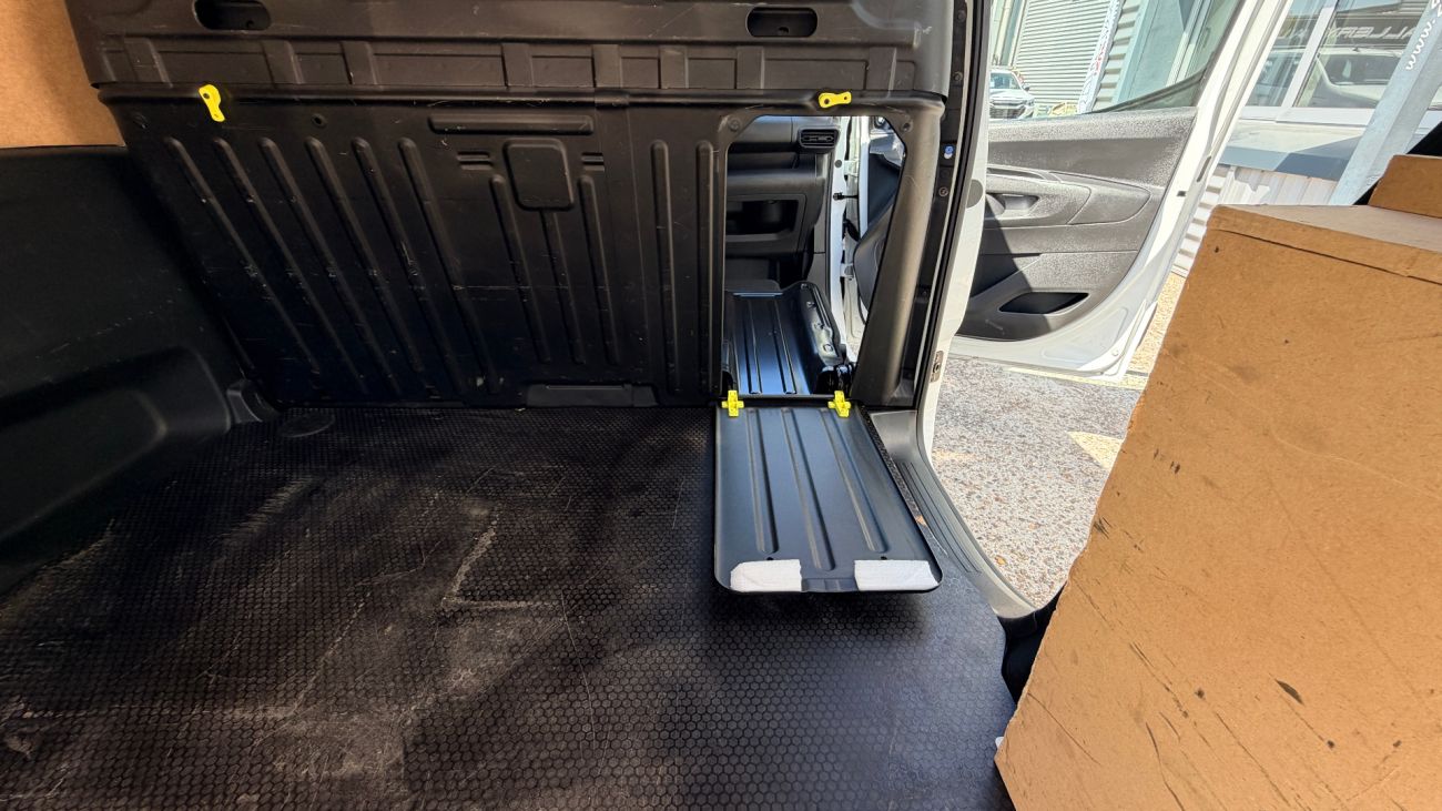 Mandataire PEUGEOT PARTNER FOURGON STANDARD 650 KG PURETECH 110 S&S BVM6 PREMIUM