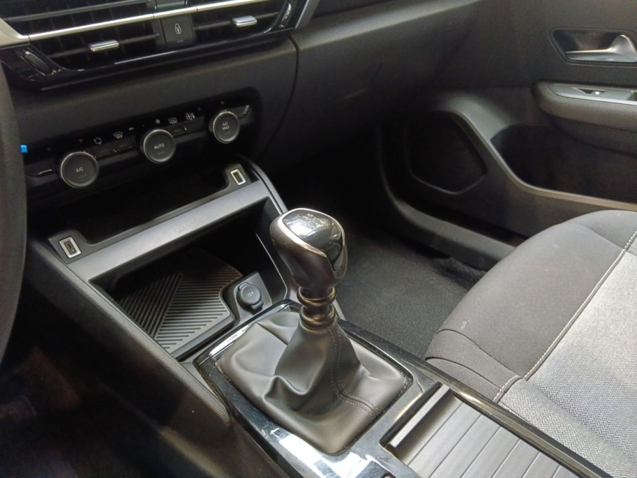 Mandataire Citroën C4 X 1.2 PURETECH 100 FEEL