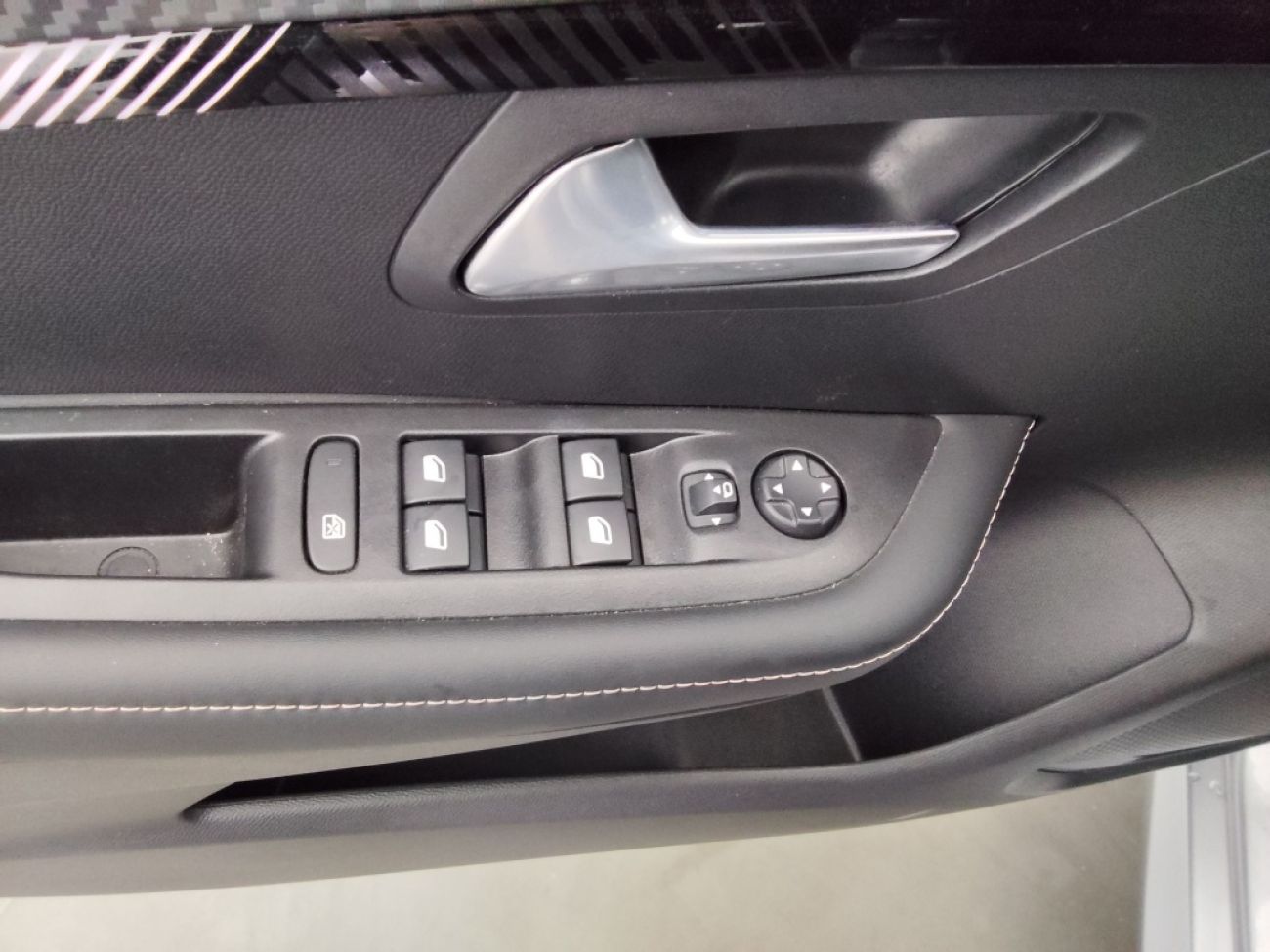 Mandataire PEUGEOT 208 1.2 100CH S&S ALLURE