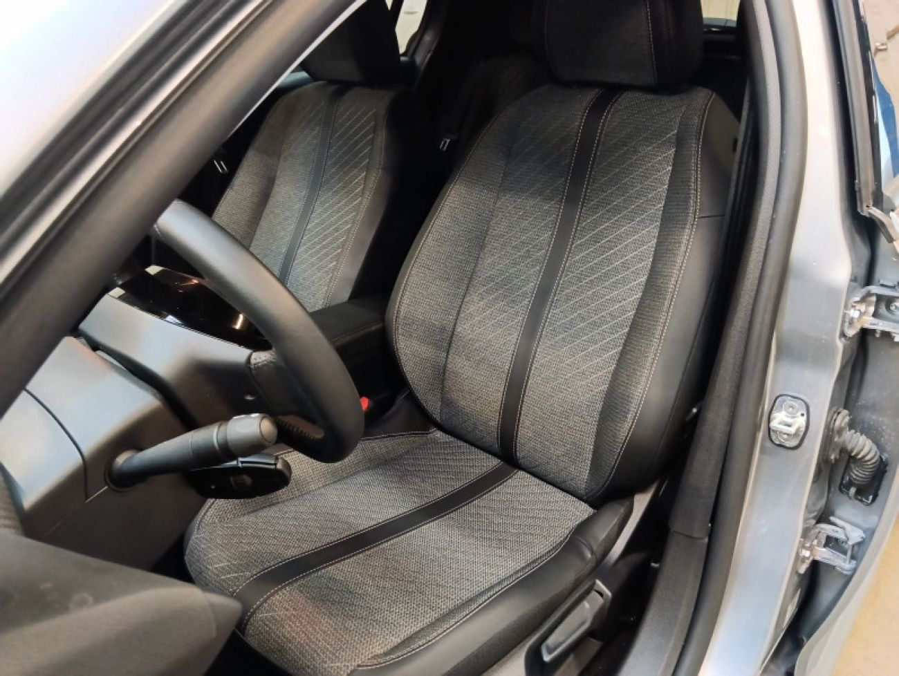 Mandataire PEUGEOT 208 1.2 100CH S&S ALLURE