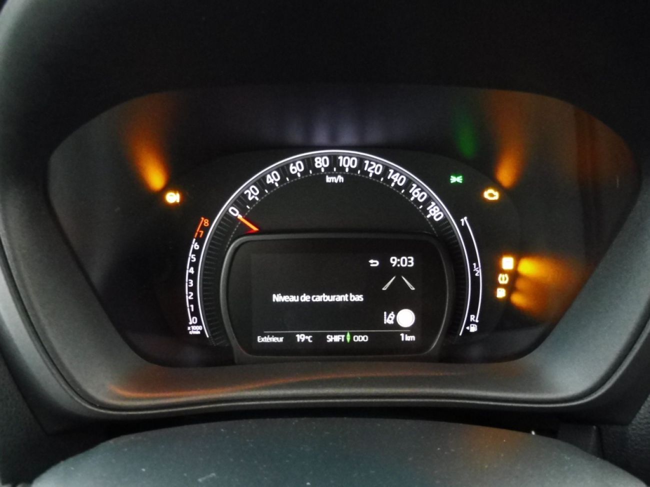 Mandataire TOYOTA AYGO X 1.0 VVT-I 72CH TEAM PLAYER