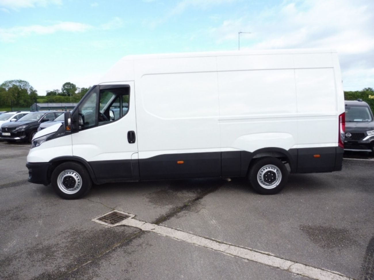 Mandataire IVECO DAILY 35S FG 35S 12M3 V16 2.3 MJET 156