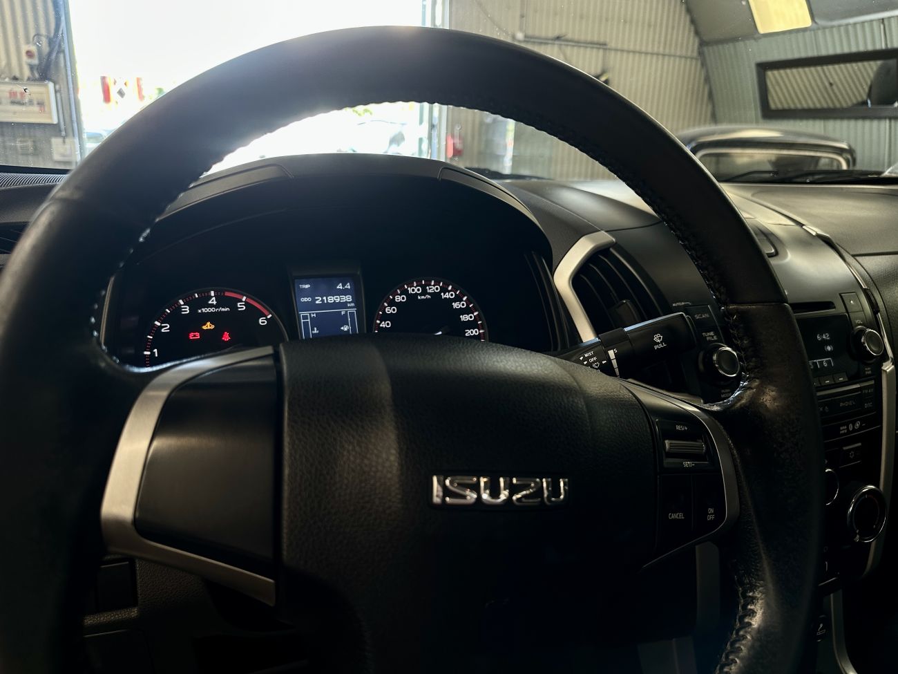 Mandataire ISUZU D-MAX 2.5 4X4 SPACE CAB SOLAR