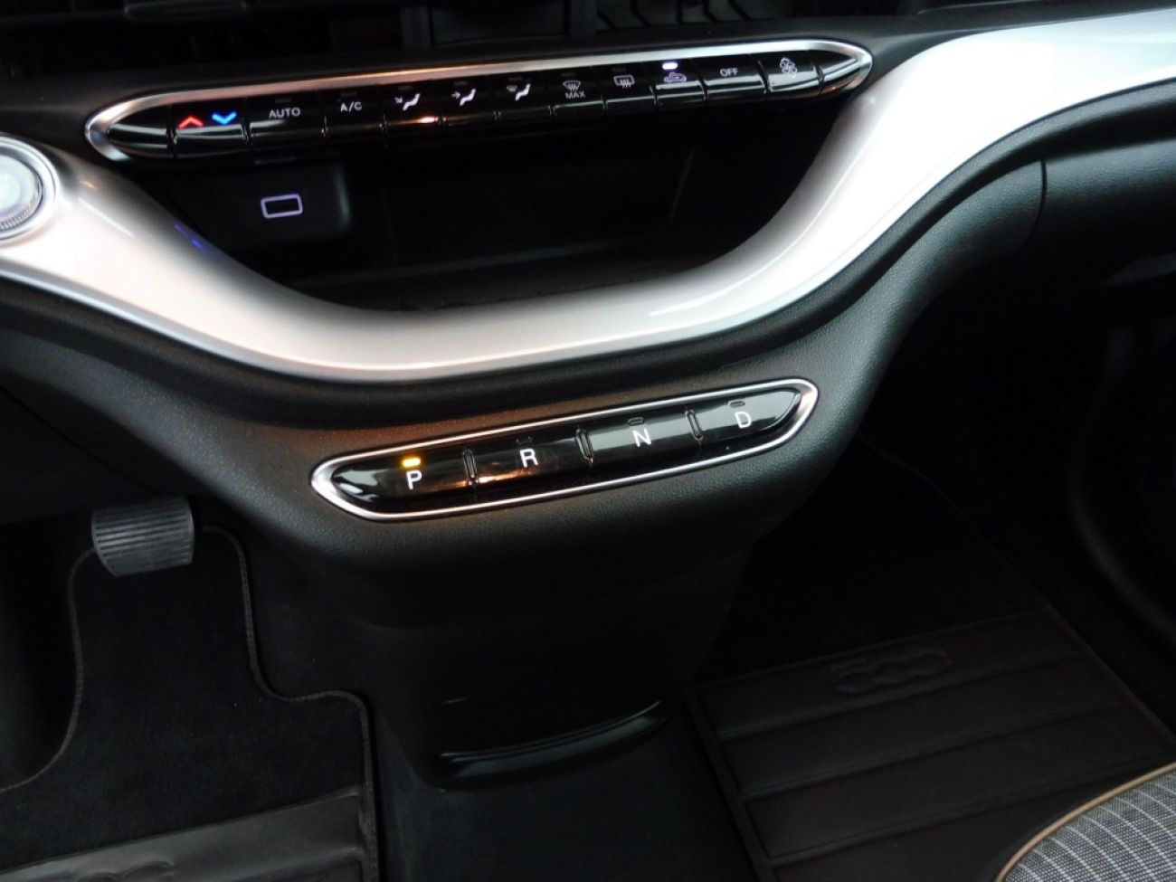 Mandataire FIAT 500 E 118CH ICONE