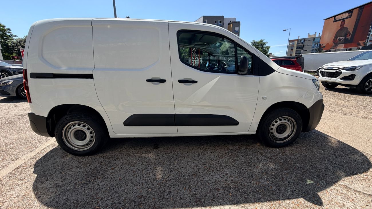 Mandataire PEUGEOT PARTNER FOURGON STANDARD 650 KG PURETECH 110 S&S BVM6 PREMIUM