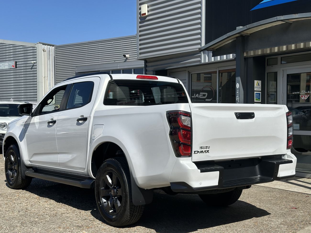 Mandataire ISUZU D-MAX CREW N60 NITRO SPORT 4X4 A/T 4 PLACES / PAS DE MALUS ECOLOGIQUE