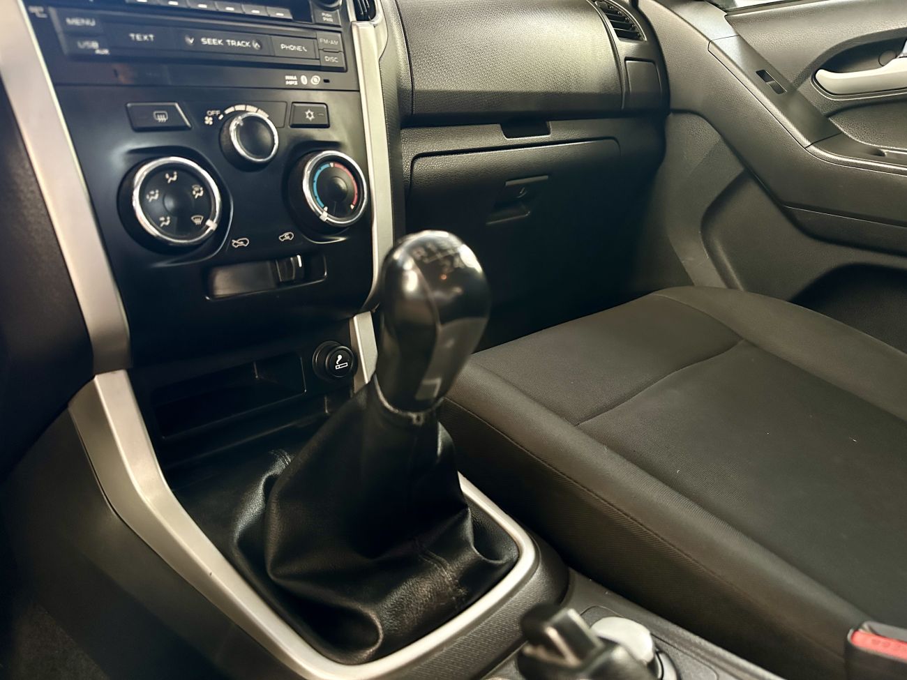 Mandataire ISUZU D-MAX 2.5 4X4 SPACE CAB SOLAR