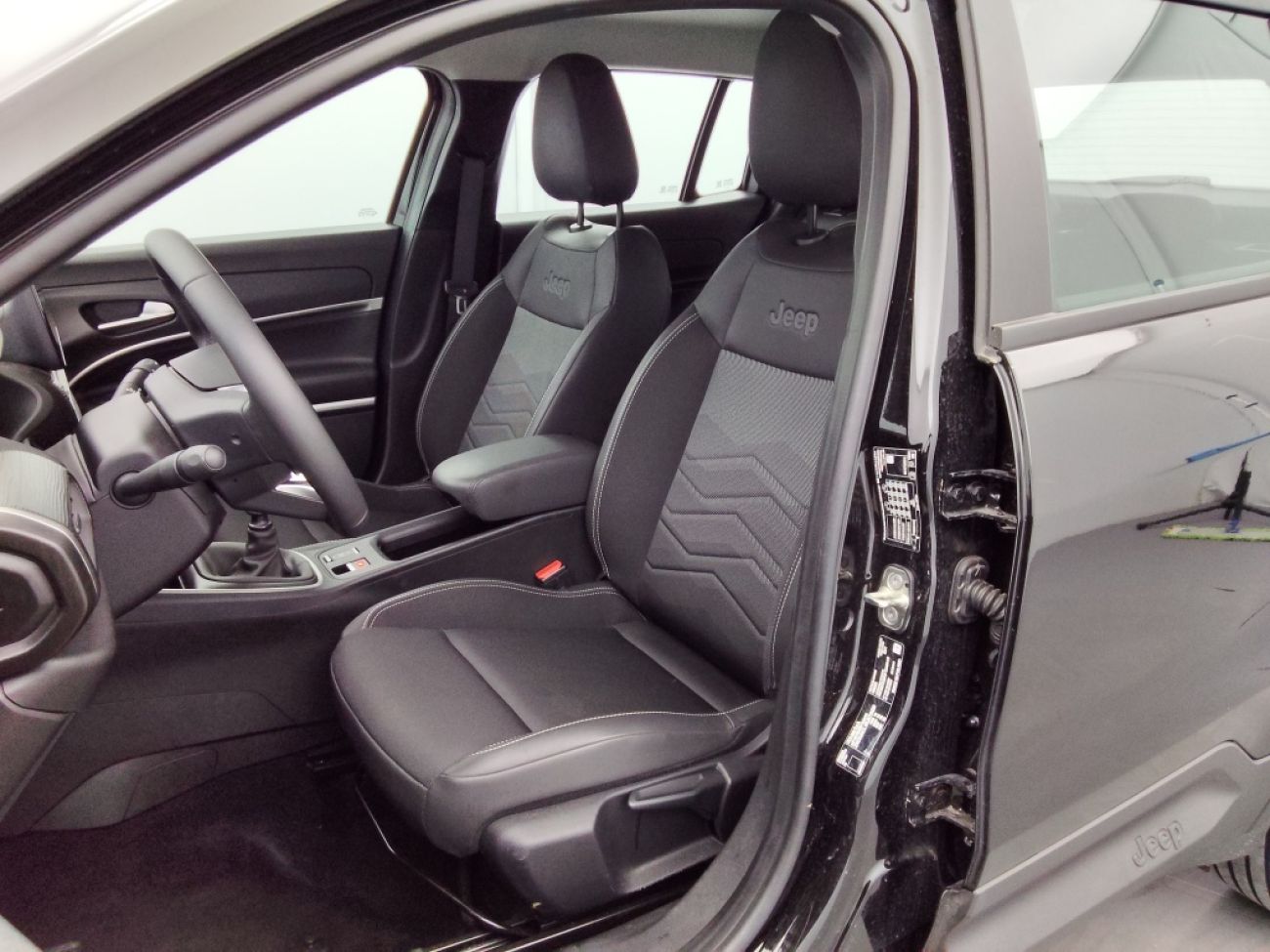 Mandataire Jeep AVENGER 1.2 TURBO T3 100CH ALTITUDE