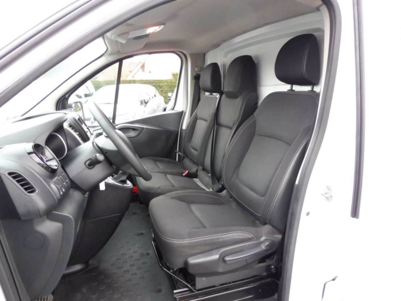 Mandataire RENAULT TRAFIC III FG L2H1 1300 2.0 DCI 120CH GRAND CONFORT S&S E6