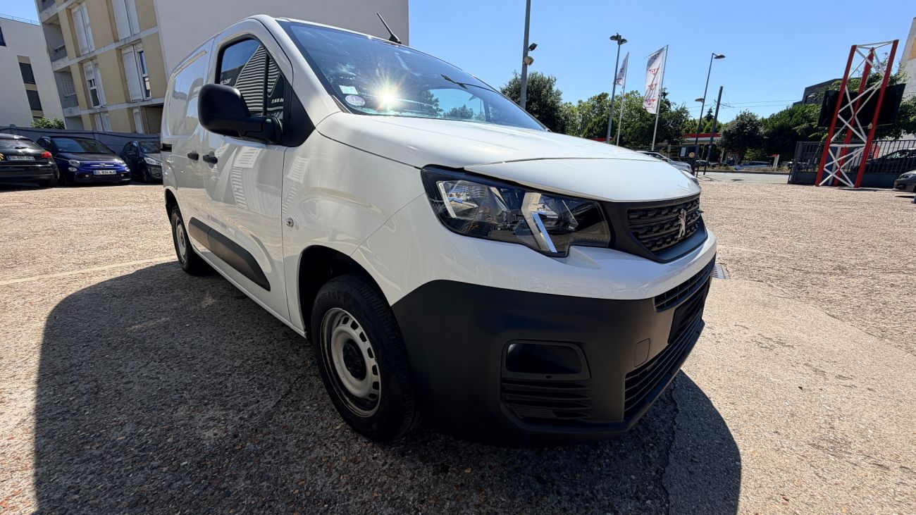 Mandataire PEUGEOT PARTNER FOURGON STANDARD 650 KG PURETECH 110 S&S BVM6 PREMIUM