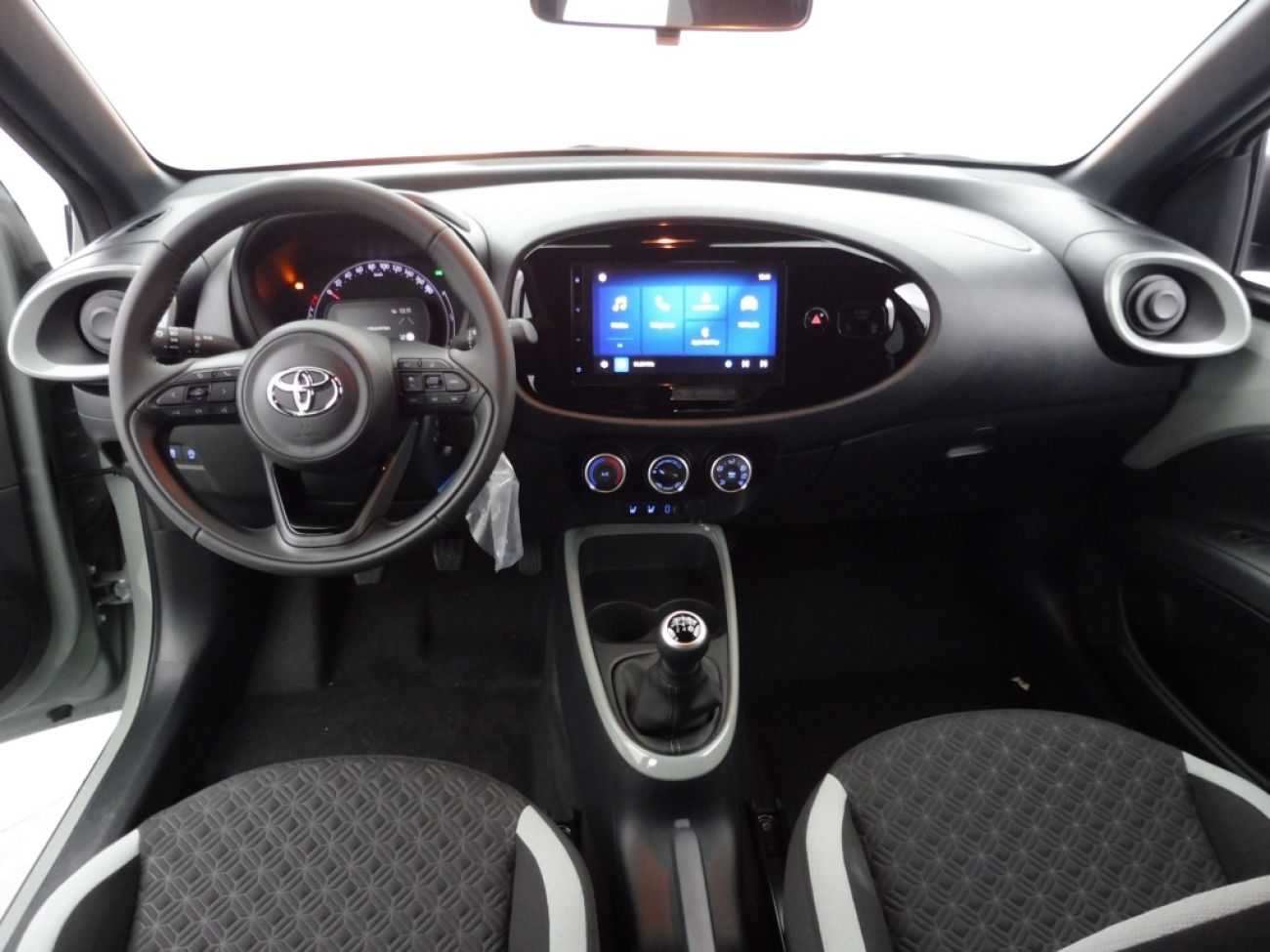 Mandataire TOYOTA AYGO X 1.0 VVT-I 72CH TEAM PLAYER
