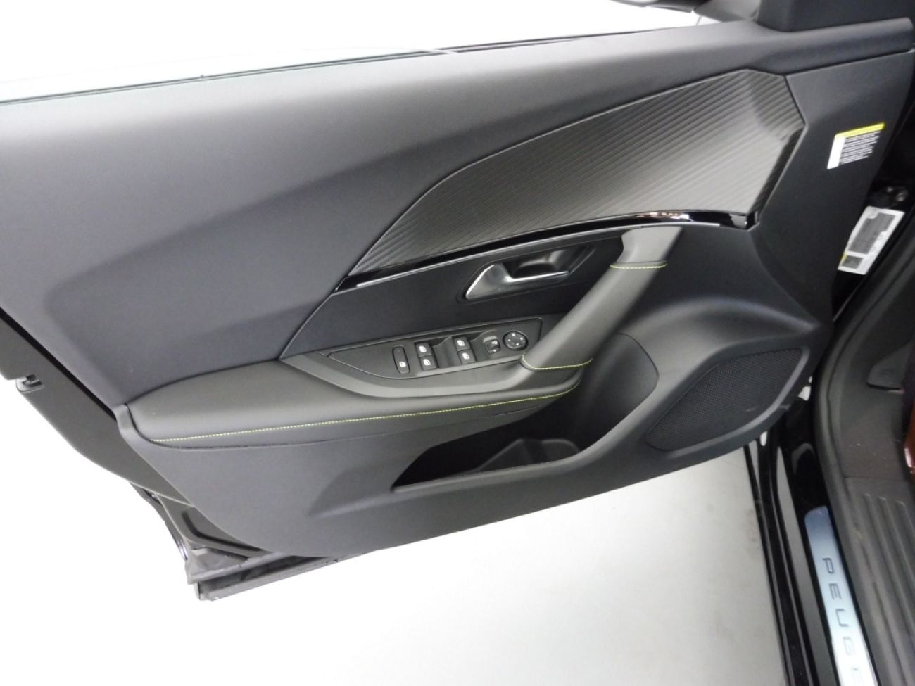 Mandataire PEUGEOT 2008 1.2 HYBRID 145CH GT E-DCS6