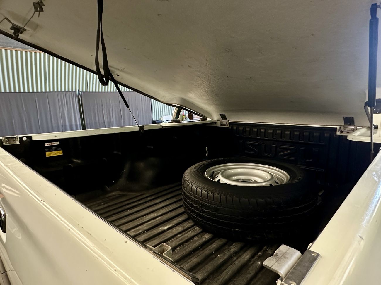 Mandataire ISUZU D-MAX 2.5 4X4 SPACE CAB SOLAR