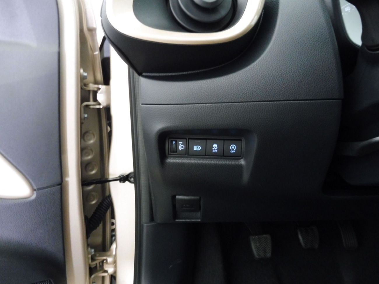 Mandataire TOYOTA AYGO X 1.0 VVT-I 72CH TEAM PLAYER