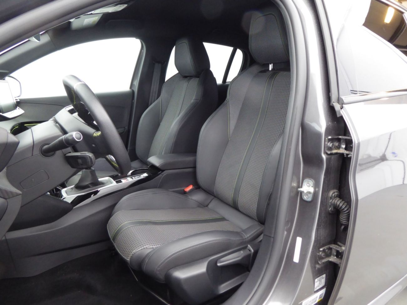Mandataire PEUGEOT 208 1.2 PURETECH 100CH S&S GT