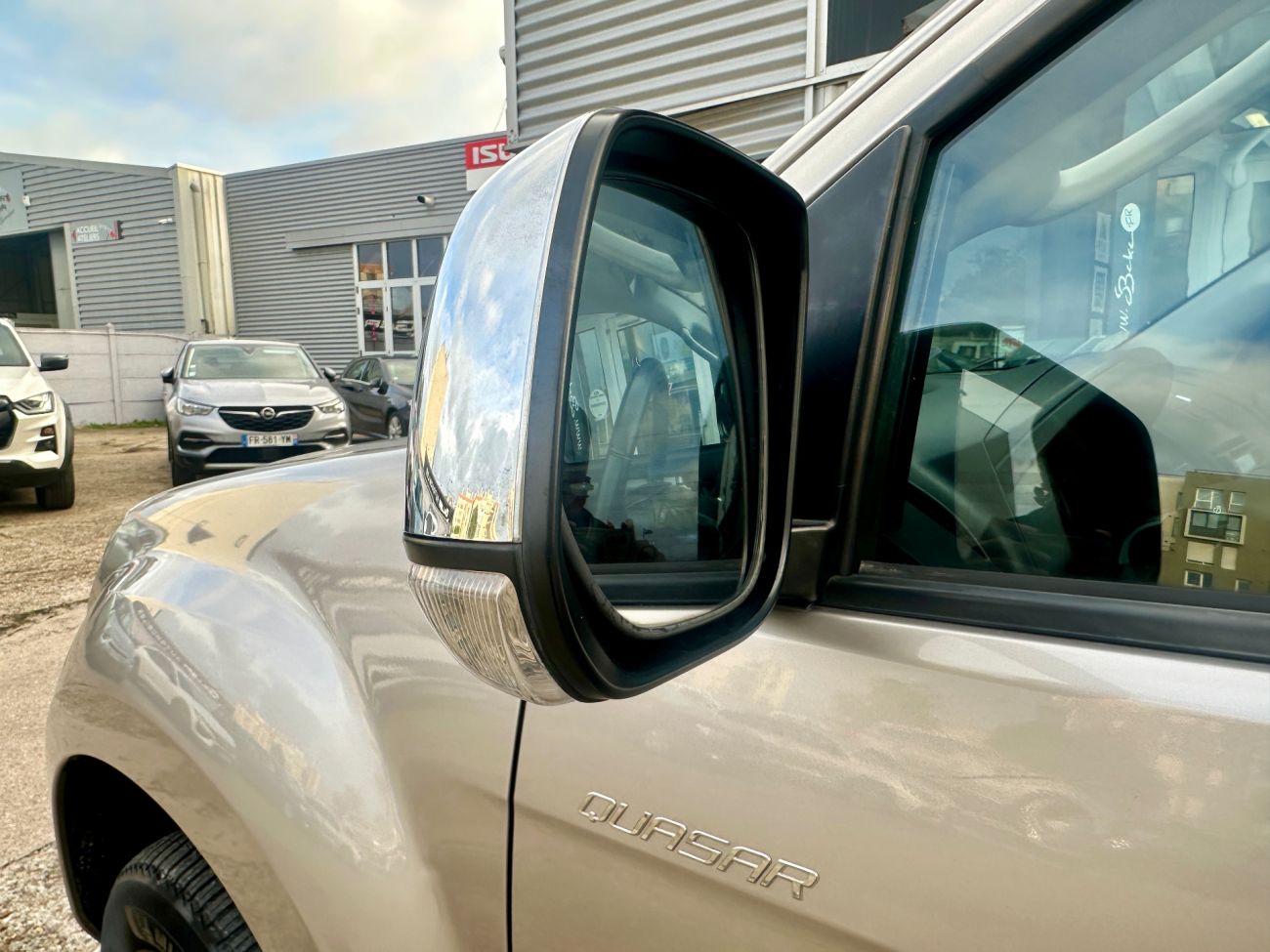 Mandataire ISUZU D-MAX 2.5 4X4 CREW DOUBLE CABINE QUASAR A