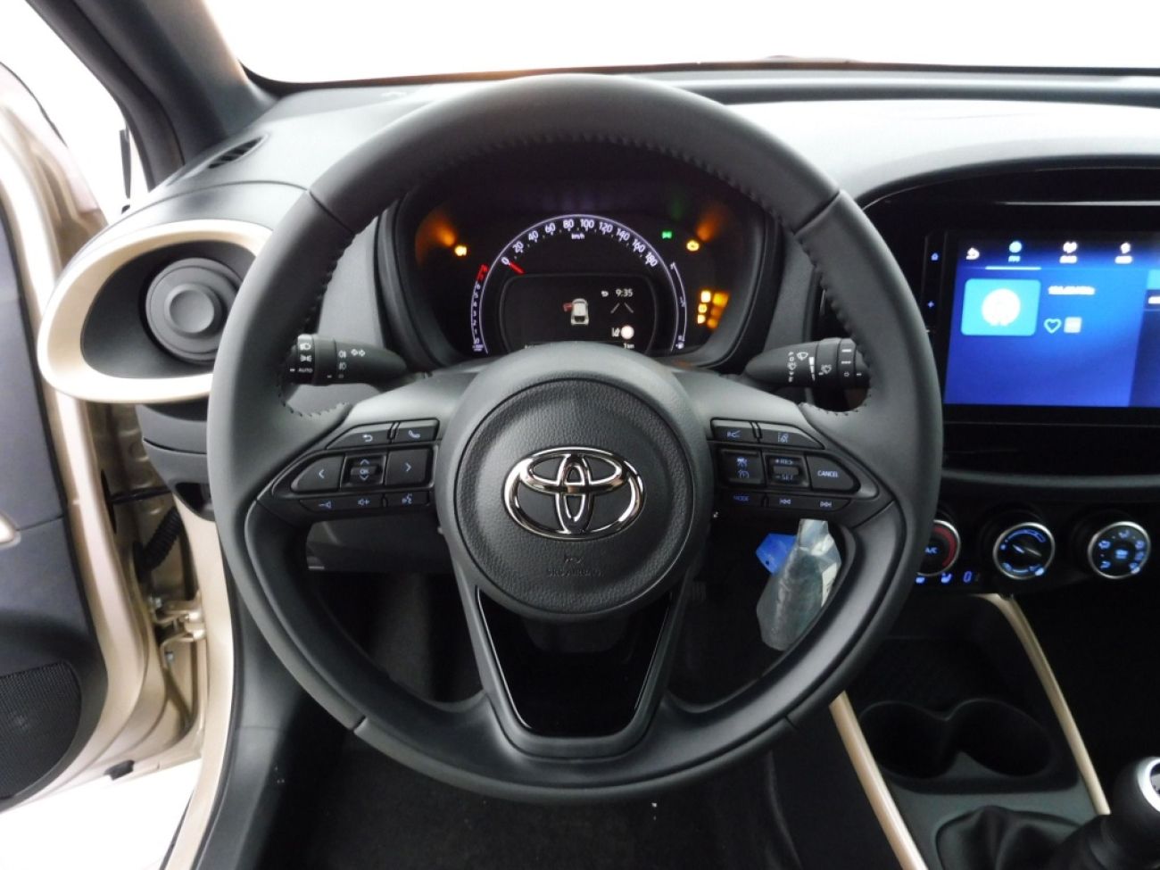 Mandataire TOYOTA AYGO X 1.0 VVT-I 72CH TEAM PLAYER