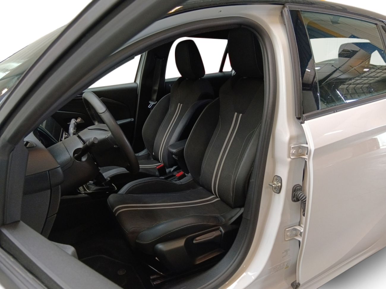 Mandataire Opel Corsa 1.2T 100gs