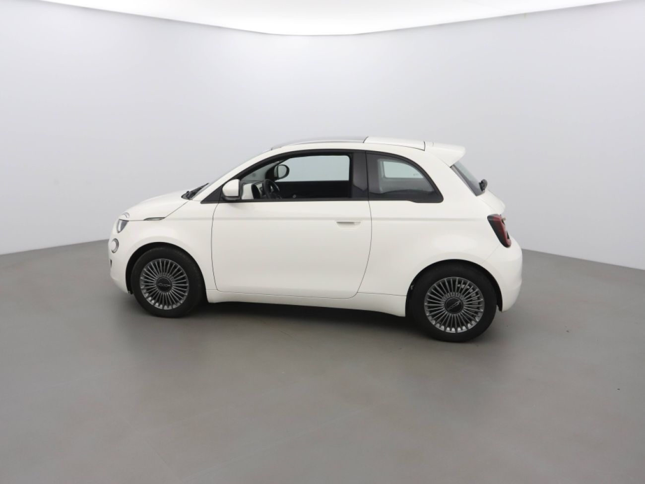 Mandataire FIAT 500 E 118CH ICONE