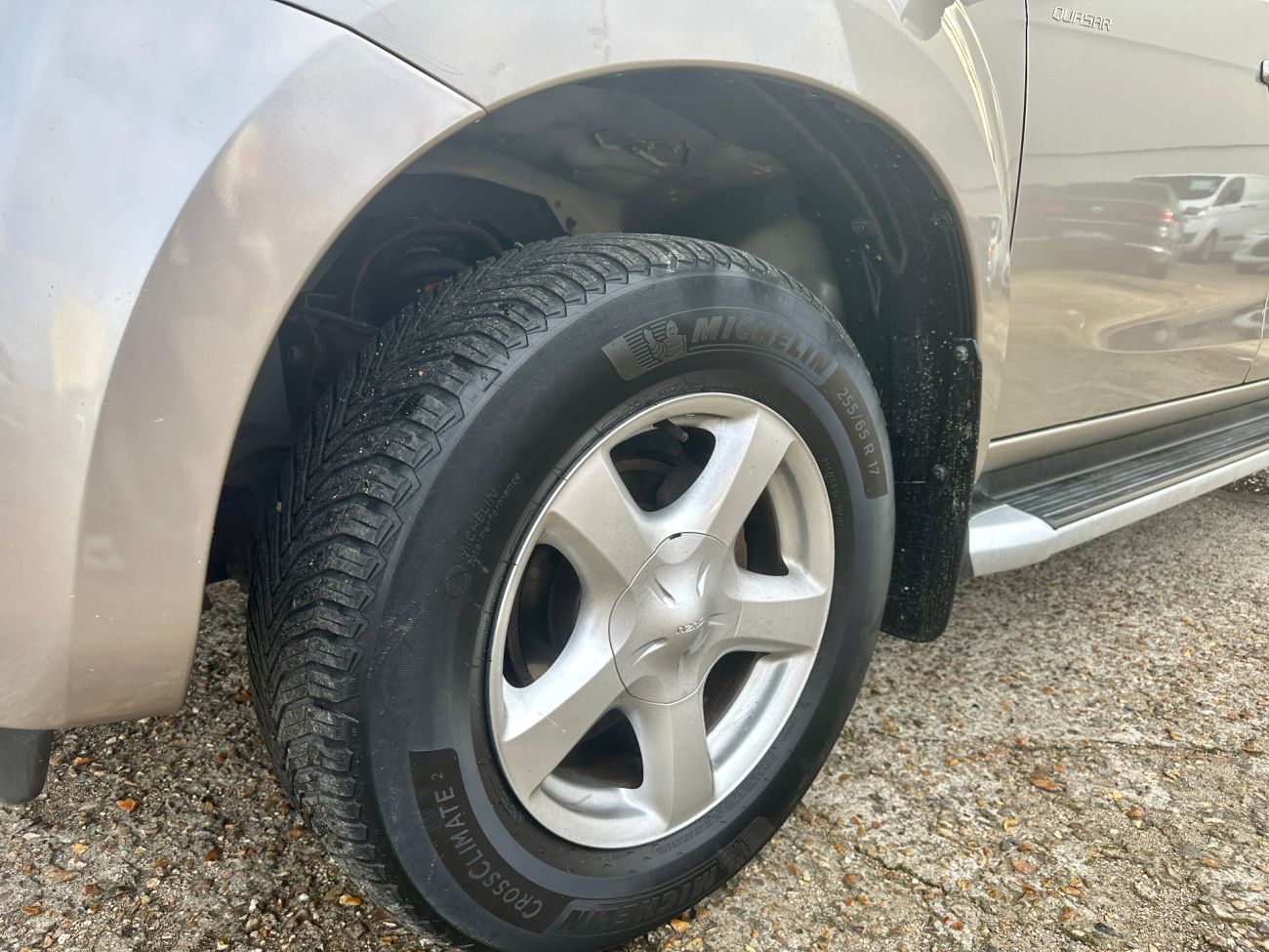 Mandataire ISUZU D-MAX 2.5 4X4 CREW DOUBLE CABINE QUASAR A