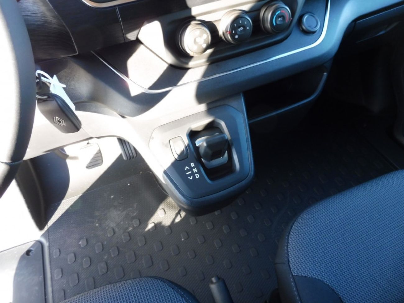 Mandataire RENAULT Trafic L2H1 3T 2.0 BLUE DCI 150CH ADVANCE EDC -24