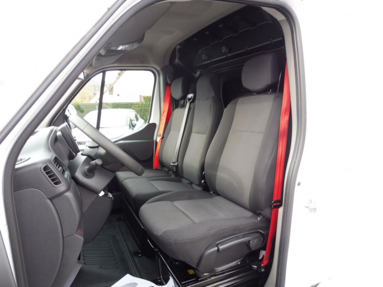 Mandataire RENAULT MASTER III FG F3300 L2H2 2.3 BLUE DCI 135CH CONFORT EURO6