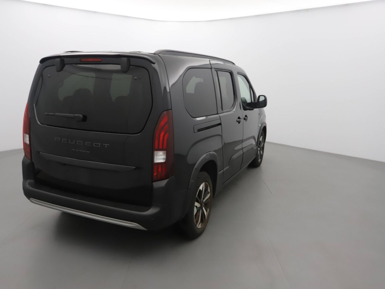 Mandataire PEUGEOT Rifter TAILLE XL - 1.5 BLUEHDI 130CH S&S GT EAT8 7 PLACES