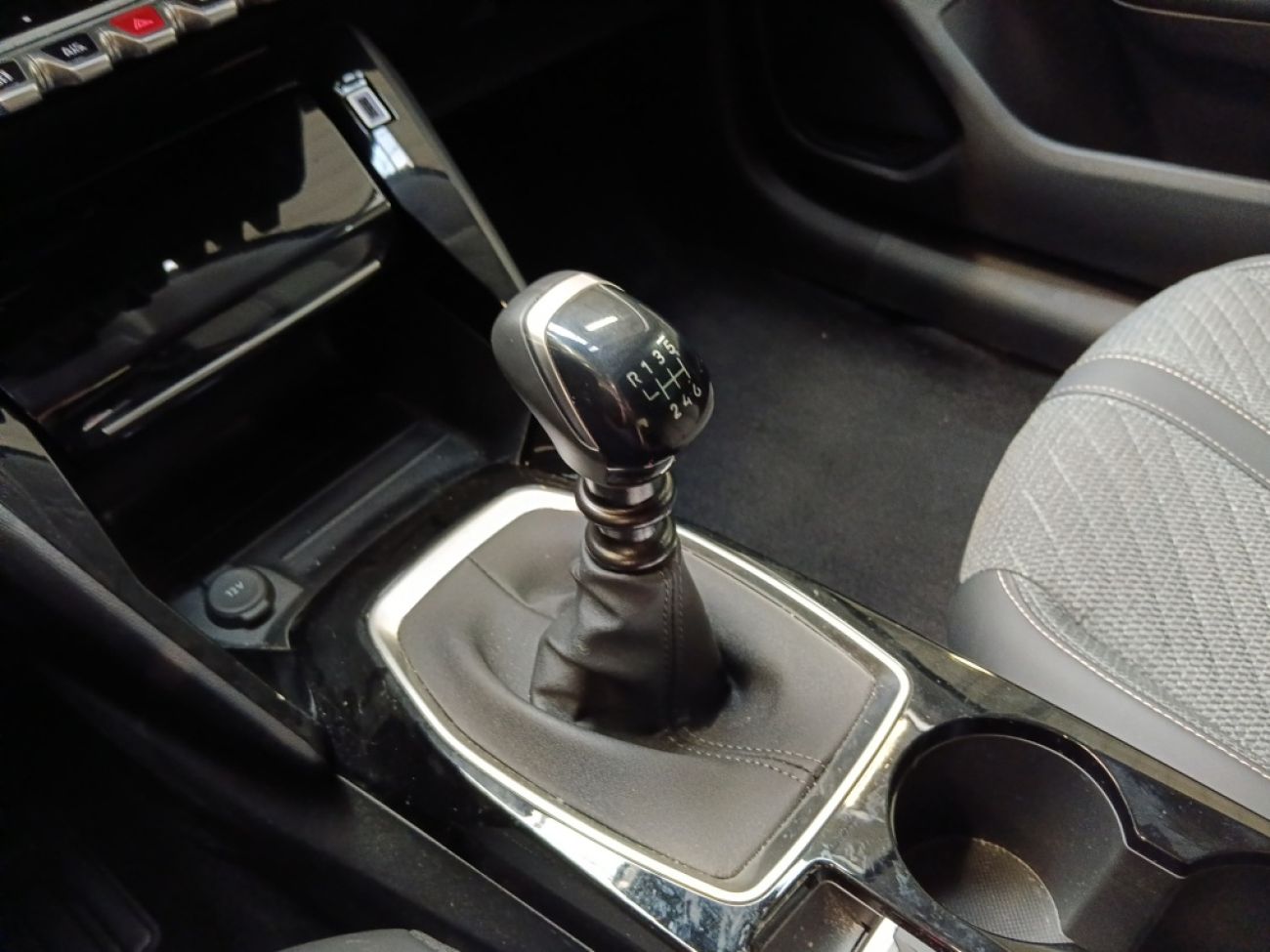 Mandataire PEUGEOT 208 1.2 100CH S&S ALLURE