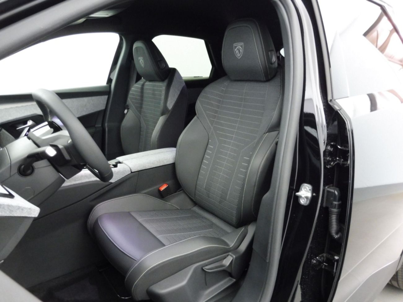 Mandataire PEUGEOT 3008 1.2 HYBRID 136CH GT E-DCS6
