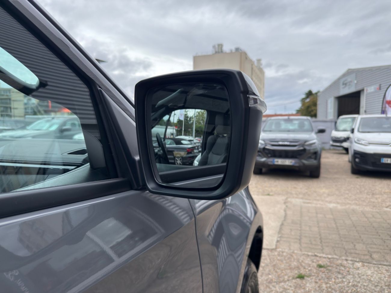 Mandataire ISUZU D-MAX CREW CABINE A/T NITRO SPORT 2.2l BVA8