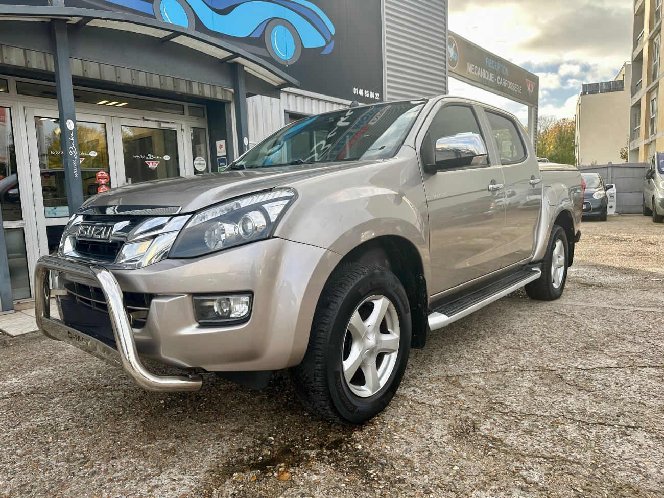 Mandataire ISUZU D-MAX 2.5 4X4 CREW DOUBLE CABINE QUASAR A