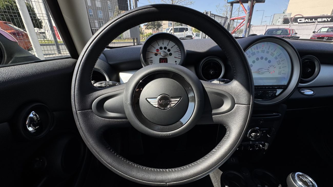 Mandataire MINI HATCH R56 75 ch One Pack Brick Lane