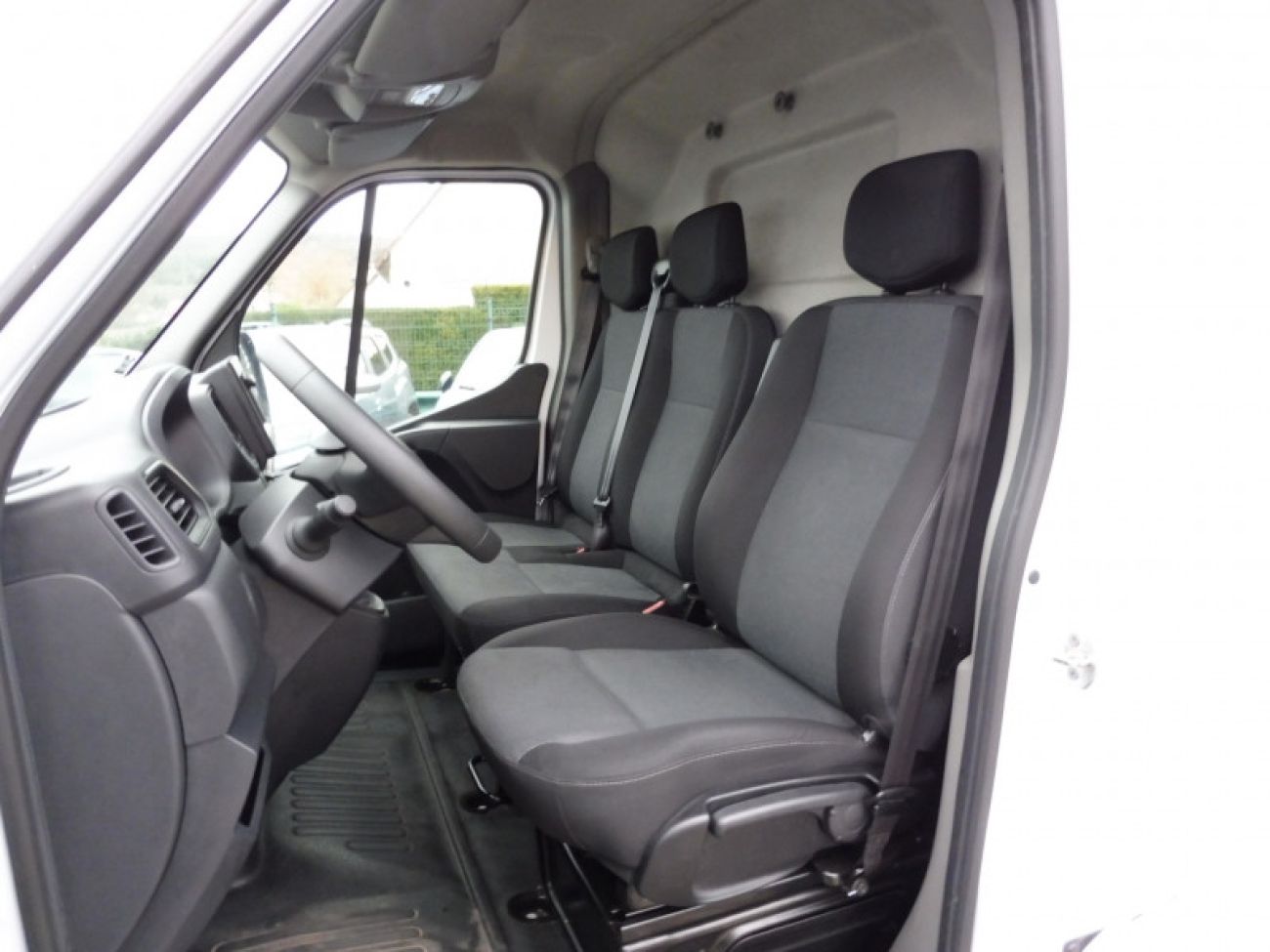 Mandataire RENAULT MASTER III FG F3300 L2H2 2.3 BLUE DCI 135CH CONFORT EURO6