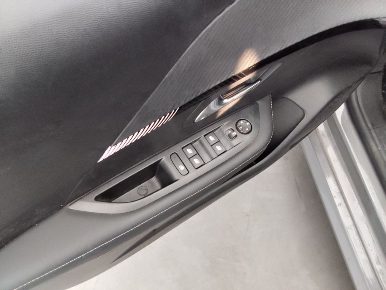 Mandataire PEUGEOT 208 1.2 100CH S&S ALLURE