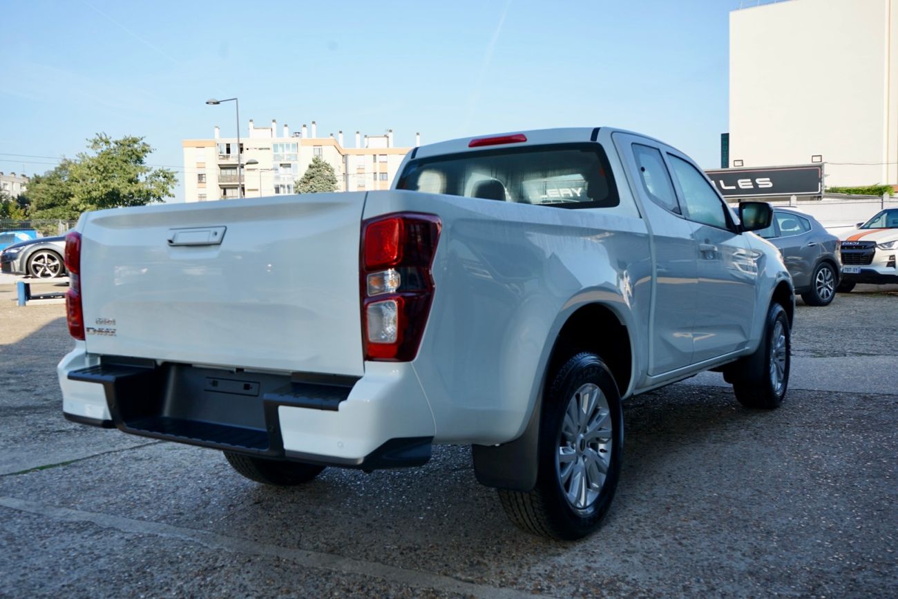 Mandataire ISUZU D-MAX N60 SPACE CAB 1.9 164 CH 4X4 BVA BB+