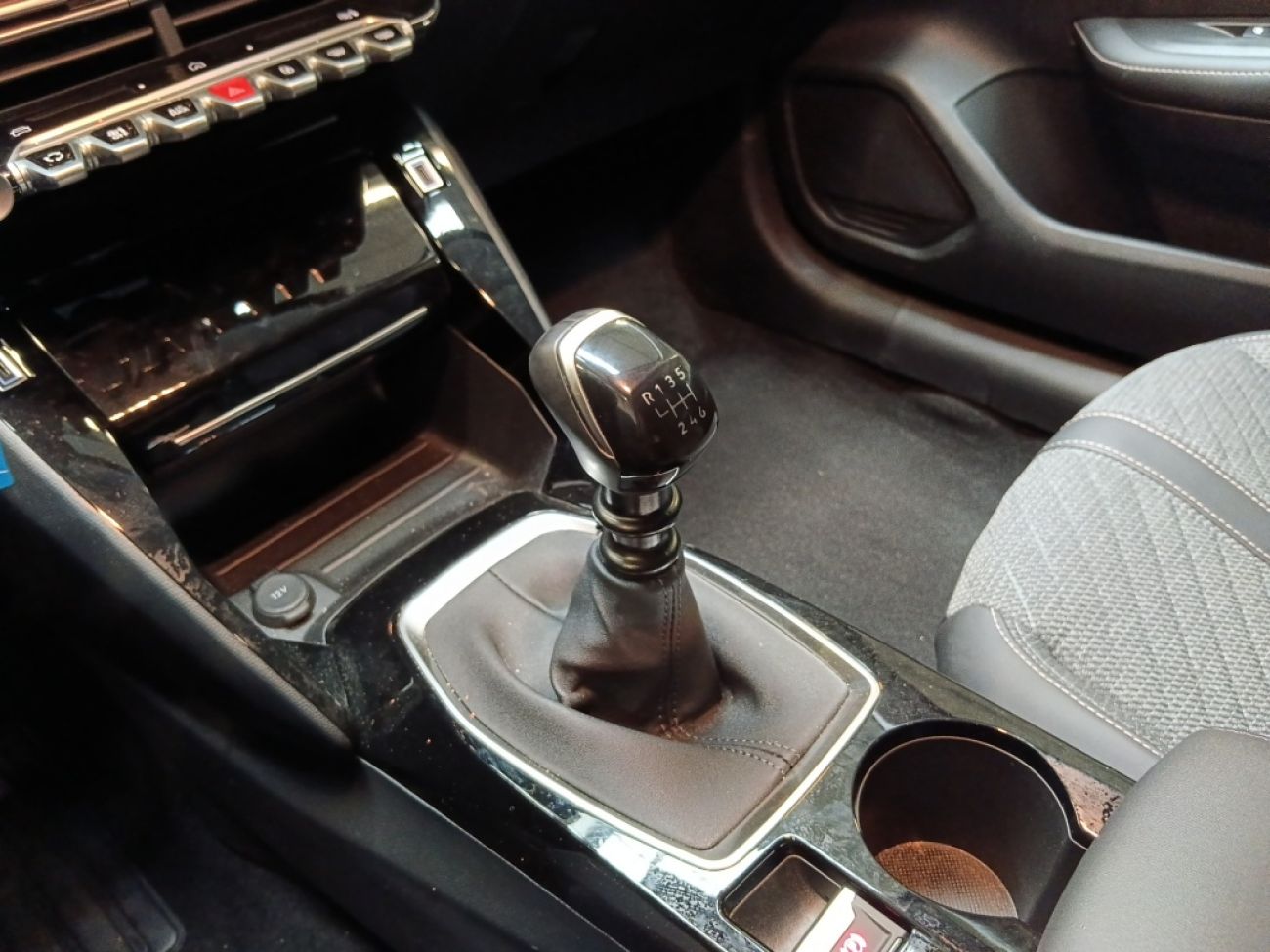 Mandataire PEUGEOT 208 1.2 100CH S&S ALLURE