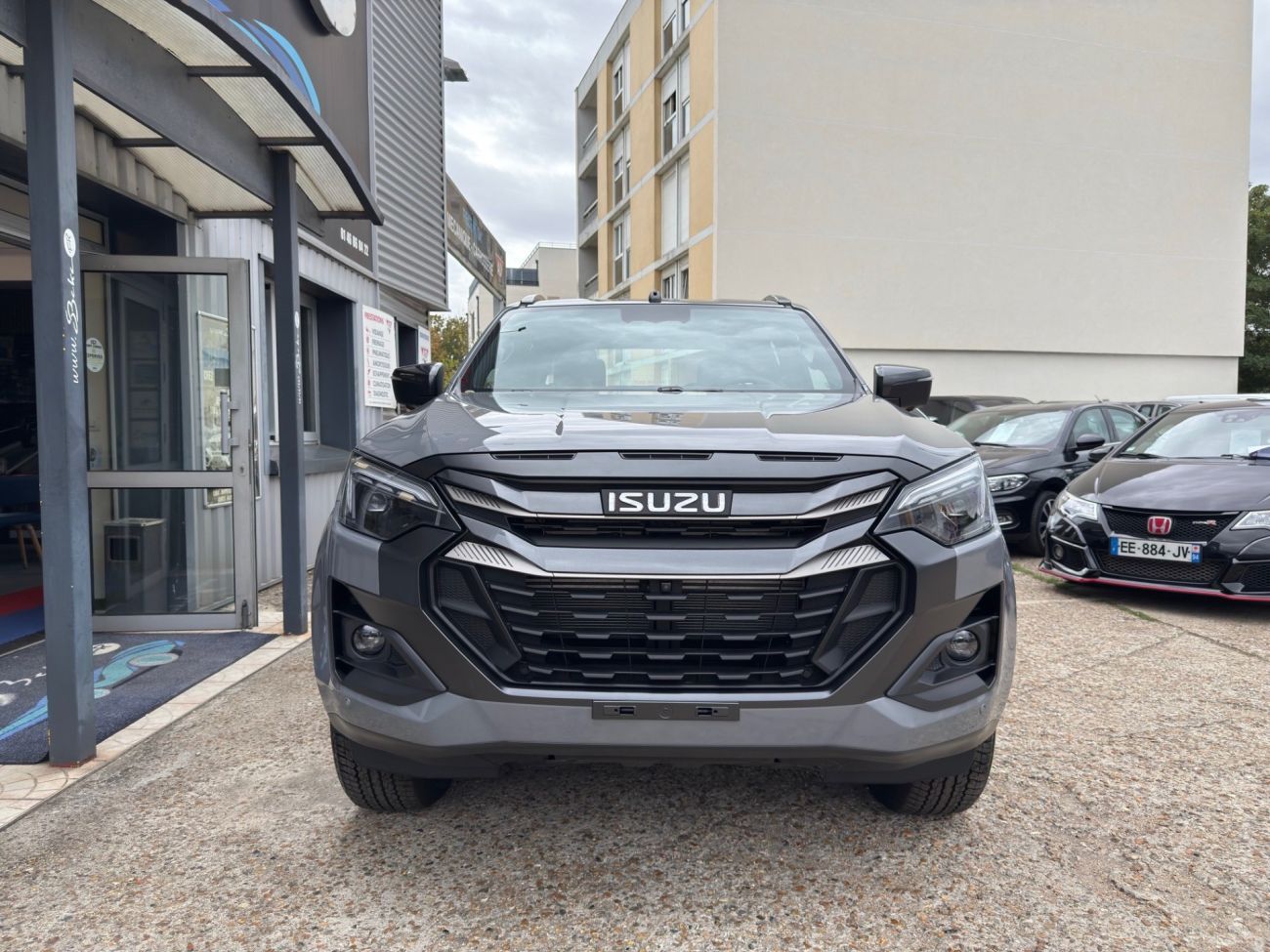 Mandataire ISUZU D-MAX CREW CABINE A/T NITRO SPORT 2.2l BVA8