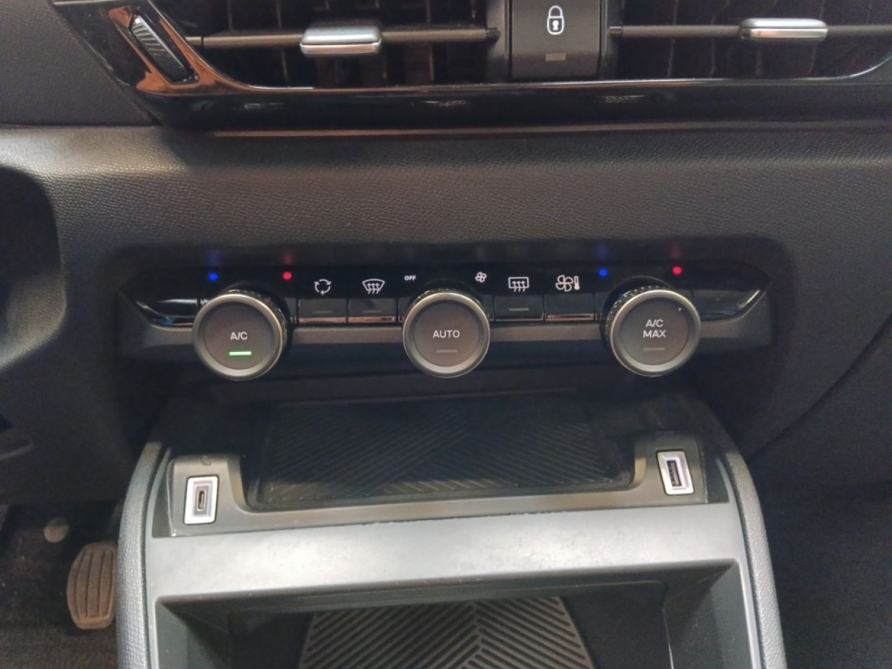 Mandataire Citroën C4 X 1.2 PURETECH 100 FEEL